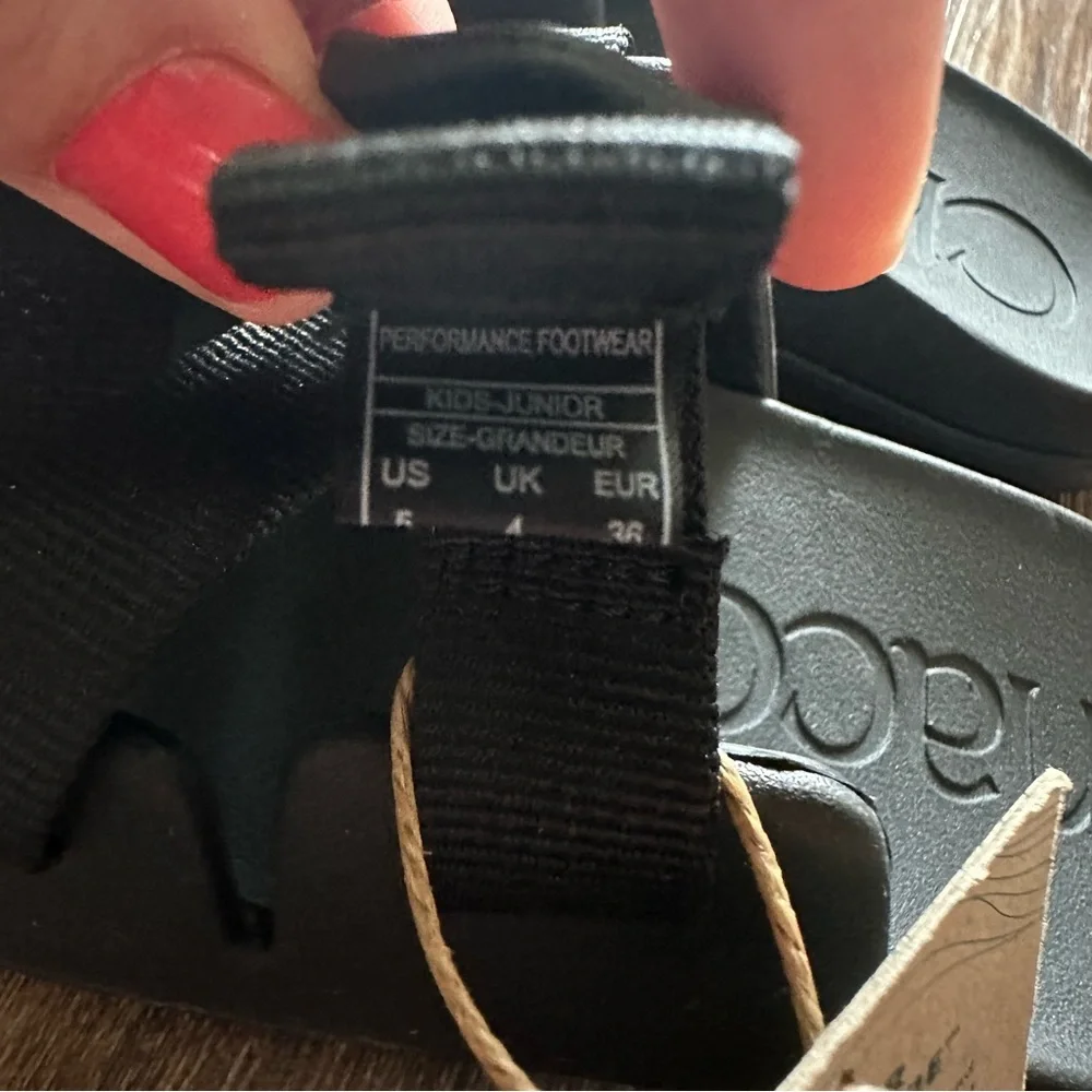 Chaco Kid’s Chillos Sport Black Sandals! Size 5